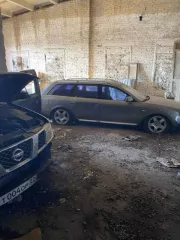 . Разукомплектованный автомобиль Ауди Алроуд 2001 г.в. ГРЗ: Х877ОА22, VIN:WAUZZZ4BZ1NO18531, двигатель: 013883, кузов: N018531, мощ.двиг:299.0, СТС:22СМ167800 Автомобиль находится в нерабочем состоянии. Имеются видимые и скрытые дефекты. Отсутствует передний регистрационный номер, две крышки…