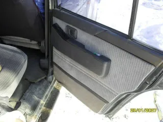 Nissan Safari 1991 года выпуска, зеленый. VIN отсутствует, ГРЗ К845ТТ65. Двигатель TD42-004225T, 125 л.с., 4169 куб.см. Шасси WRGY60-510848, номер кузова отсутствует. Пробег более 250 тыс. км. Требуется ремонт и покраска кузова, имеются повреждения в виде коррозии и дефектов лакокрасочного…