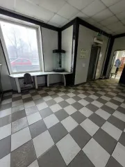 Помещение 35.5 кв. м, Москва. Объект аренды, площадь 35,5 кв. м, номера на поэтажном плане: этаж 1, пом. II, ком. часть 2, 2а, 3, 4, 5, адрес (местонахождение) объекта: Российская Федерация, город Москва, вн.тер.г. муниципальный округ Сокольники, улица Барболина, дом 4, помещение 2/1. Вход в объект…