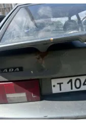 LADA 211440 Samara 2008 года, цвет серо-зеленый, госномер Т104СМ96, VIN XTA211440C5067680. Передний привод, механическая коробка передач, на ходу. Имеется ржавчина на правых передних и задних крыльях и багажнике, износ салона, следы сколов на капоте. Не работает печка. Пробег 100266 км.