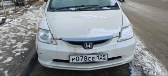 Honda Fit Aria 2005 года выпуска. Цвет белый. ПТС 25 РВ 070379, государственный номер Р078СЕ125. Страна-изготовитель Япония. Модель двигателя L15A, бензиновый, номер 4200938, мощность 90 л.с. (66 кВт), объем 1496 куб. см. Номер кузова GD91200260. Экологический класс третий. Разрешенная максимальная…