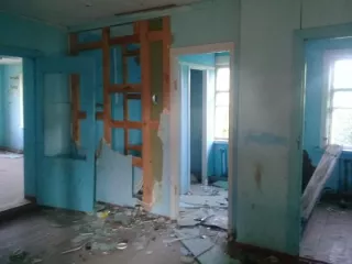 Нежилое здание (школа), кадастровый номер 58:07:0540101:393, площадью 97,9 кв.м. Земельный участок, категория земли: земли населенных пунктов, вид разрешенного использования: для учебно-образовательных нужд, для размещения объектов дошкольного, начального, общего и среднего (полного) общего…