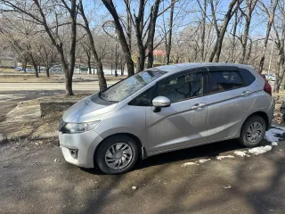 Honda Fit, 2013 транспортное средство легковой автомобиль, марка: Honda, модель: Fit, год изготовления: 2013, цвет: серый, изготовитель (страна): Япония, тип двигателя: бензиновый, двигатель №: L13B-1001824, мощность двигателя, л. с. (кВт): 100 (73.55), шасси (рама) №: отсутствует, кузов №…
