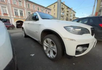 BMW X6 2008 года, 408 л.с., АКПП. VIN: WBAFG81010LJ37527. Год выпуска: 2008. Мощность двигателя: 408 л.с. (300.1 кВт). Рабочий объем: 4395 куб. см. Тип двигателя: бензиновый. Экологический класс: четвертый. Разрешенная максимальная масса: 2840 кг. Масса без нагрузки: 2265 кг.