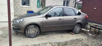 LADA Granta 2021, коричневый. VIN: XTA219140N0424841, госномер М570СХ73. Год выпуска 2021, двигатель бензиновый, модель 111826940659, мощность 89.7 л.с., объем 1596 см³. Экологический класс 5. Согласно акту осмотра от 04.07.2025 автомобиль не на ходу. Повреждения: задний и передний бампер, заднее…