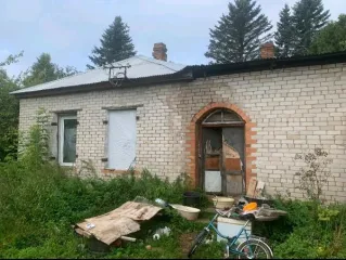 Земельный участок площадью 1 130 кв. м с кадастровым номером 60:07:0010520:19, РНФИ П11600001561, с расположенными на нем объектами недвижимого имущества – здание гаража площадью 137,3 кв. м с кадастровым номером 60:07:0010520:35, РНФИ П12600001509, административное здание площадью 133,2 кв. м с…