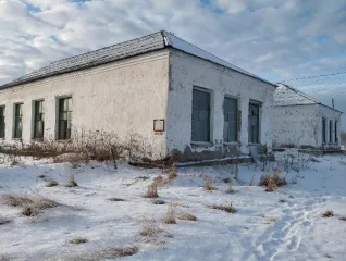 Нежилое здание 454.5 кв. м и земельный участок 5551 кв. м, Курганская область. Кадастровый номер здания: 45:02:011101:447; назначение: нежилое; площадь: 454,5 кв. м; этажность: 1, в том числе подземных 0. Одновременно продается земельный участок площадью 5551 кв. м с кадастровым номером…