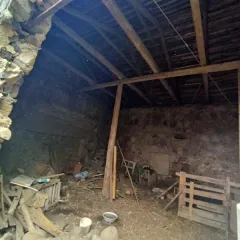 Нежилое здание склад 221,8 кв.м и земельный участок 480 кв.м, Псковская обл нежилое здание с земельным участком, в том числе: нежилое здание, наименование: склад, общей площадью 221,8 кв.м, КН 60:01:0000000:695 - земельный участок общей площадью 480 кв.м., КН 60:01:0010109:221 Псковская здание с…