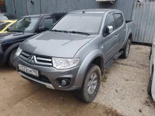 Mitsubishi L200 2015 года выпуска, VIN MMCJYKB40FDZ40616. Имущество является предметом залога.