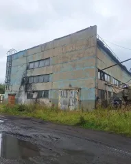 Нежилое здание площадью 920.3 кв.м, 2000 года постройки, одноэтажное, панельное. Кадастровый номер 44:28:040201:117, кадастровая стоимость 6072065.78 руб. Вместе со зданием продается движимое имущество и земельный участок площадью 2215 кв.м. Категория земель: земли населенных пунктов, вид…