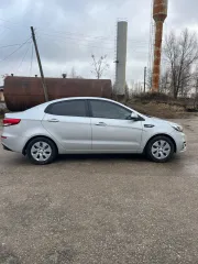 KIA Rio 2016 года выпуска, VIN: Z94CB41BBHR408969. В залоге у ПАО «Совкомбанк».