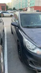 Хэтчбек Hyundai Solaris 2013 года, черно-серый цвет, VIN Z94CT51CBDR079730