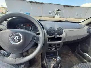 Renault Sandero 2011 года черный хэтчбек 84 л.с. бензиновый двигатель. Транспортное средство, марка Renault Sandero, 2011 года выпуска, VIN X7LBSRB1HBH401236, легковой хэтчбек, двигатель K7MF710 UF82186, цвет черный, мощность 84 л.с., тип бензиновый, состояние удовлетворительное, 1 комплект ключей…