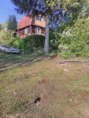 Земельный участок площадью 1593 кв.м. Расположен в Пермском крае, Пермском районе, Сылвенском сельском поселении. Кадастровый номер 59:32:3600003:939. На участке находятся незарегистрированные постройки: дом под снос, дом из деревянного бруса, баня из бруса.