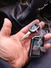Mitsubishi Eclipse, 2000 г/в, VIN 4A3AC34G7YE105621, гос. № Р896КМ30 (комплект ключей с брелком), 1 шт. Вид транспорта: автомобиль, марка и модель: Mitsubishi Eclipse.