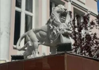 Мраморные львы 2 шт Скульптуры «мраморный лев» в количестве 2 единиц, поименованные в решении об оценке от 11.07.2025г. за номерами 153-154. Получение дополнительной информации производится по адресу: г. Владимир, ул. Мира, д. 15а, этаж 1 с 10:00 до 16:00 по моск. времени, ежедневно, кроме выходных…