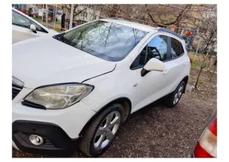 Opel Mokka, 2012 года, 140 лс, 157128 км. Автомобиль легковой, VIN-номер: XUUJC7E51D0000248, марка, модель: OPEL MOKKA, год выпуска 2012 г., цвет: белый, регистрационный знак У916ХХ180, комплектация: стандартная, находится в залоге у ООО «МБ РУС Банк»
