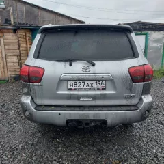 Toyota Sequoia, 2016 год, VIN: 5TDDY5G17GS14490. Легковой универсал.