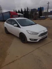 FORD FOCUS 2019 г.в., белый цвет, мощность 104,72 л.с. VIN: Z6F4XXEEC4KL66287, экологический класс: пятый, тип кузова: леговой. Имущество обременено залогом АО «Альфа-Банк». Адрес местонахождения: Раменский муниципальный округ Московской области, ориентир – СНТ Крот. Координаты стоянки: 55.525727…