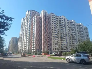 Жилое помещение по адресу: г. Москва, ул. Главмосстроя, д. 5, кв.165 общей площадью 131,9 кв.м. (Этаж № 21), кадастровый номер: 77:07:0015003:32642. Вид жилого помещения: Свободное.