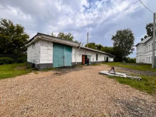 Комплекс недвижимости 3417,5 кв.м на ул. Пятилетки, г. Анжеро-Судженск, Кемеровская область. Комплекс объектов недвижимости на земельном участке общей площадью 3417,54 кв. м, кадастровый номер 42:20:0102040:13, расположенном по адресу: г. Анжеро-Судженск, ул. Пятилетки, з/у 21. Имущество…