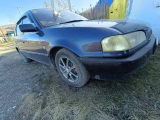 Toyota Sprinter 1998 года, 100 лс, 300000 км, АКПП. VIN отсутствует, кузов № H077749, цвет синий. Коробка затягивает при переключении. По кузову есть недостатки, имеются сколы. В правой стороне спереди не понятные стуки. Возможно наличие иных скрытых недостатков.
