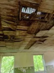 Нежилое здание - новосельский медицинский пункт, общая площадь 81,7 кв.м, этажность: 1, год постройки - 1972, кадастровый номер 46:25:220401:156, расположенное по адресу: Курская область, Фатежский р-он, Верхнелюбажский с/с, д. Новоселки; Земельный участок из категории земель - земли населенных…