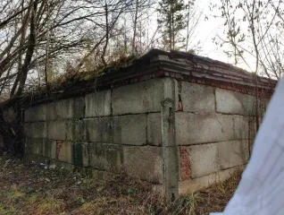 Годные (утилизационные) остатки здания (склад) 260.7 кв.м, кадастровый номер 43:07:020101:1173, 1978 года постройки, этажность: 1, назначение: нежилое, по адресу: Кировская область, р-н Вятскополянский, пгт Красная Поляна, ул. Сосновая, д. 24.
