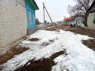 Нежилое здание 107 кв. м с земельным участком 600 кв. м, Волгоградская область. Нежилое здание: кадастровый номер 34:14:020006:571, площадь 107,0 кв. м, назначение нежилое. Год ввода в эксплуатацию 1918. Здание без мебели, состоит из основного строения, пристройки и крыльца. Фундамент бутовый…