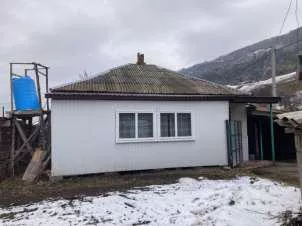 Жилой дом, площадью 56 кв.м, с кадастровым номером 09:09:0150103:324, и 
Земельный участок общей площадью 847 +/- 10 кв. м с кадастровым номером 09:09:0150102:32, 
Расположенного по адресу: Российская Федерация, Карачаево-Черкесская Республика, р-н Карачаевский, аул Нижняя Теберда, ул…
