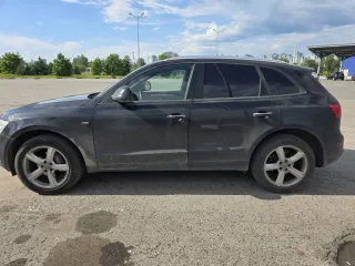 Audi Q5, 2015. Автомобиль AUDI Q5, 2015 г.в. Идентификационный номер (VIN): WAUZZZ8R6GA089983, тип двигателя: бензиновый на бензине, мощность (кВт/л.с.) 169.2/230.0, тип транспортного средства: легковой универсал, цвет кузова (кабины): черный.