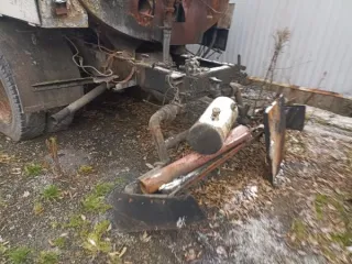 Автогудронатор ДС-142б 2001 года, государственный регистрационный знак Т008 ВХ 102. Характеристика: страна-производитель машины: Россия; VIN: ХVC142E1010000606; год выпуска: 2001; шасси №: 532150 1 2144350; кузов №: 0606-цестерна; модель, № двигателя: 740.11, 240 165489; цвет кузова: оранжевый…