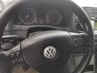 автомобиль Volkswagen Golf Plusлегковой автомобиль, марка: Volkswagen, модель: Golf Plus, год изготовления: 2006, цвет: черный, VIN: WVWZZZ1KZ7W516157, страна вывоза: ФИНЛЯНДИЯ, пробег 207 000 км, имеются малозначительные повреждения кузова, частично не работают световые приборы, неисправна панель…
