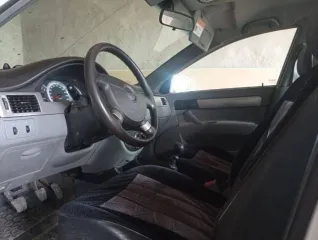Chevrolet Lacetti, 2009 года, 95 лс, 126000 км Легковой автомобиль, марка: Chevrolet Lacetti (J200), год выпуска: 2009, цвет: белый, VIN: XUUNF197J9C001193, вид права: индивидуальная. У автомобиля не исправны: сцепление, кондиционер, подушки безопасности, АБС. На лобовом стекле трещина около 15 см…