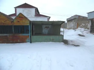 Торговые прилавки 44 штуки, киоски открытые 11 штук. Ознакомление с имуществом осуществляется по заявке по тел. 89048159915 или эл. адресу: chesaserg@mail.ru.