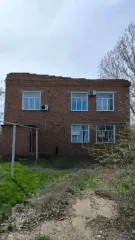 База (гаражи, склад, бытовое помещение, земельный участок) 13374,9 м², Астраханская область. База, расположенная по адресу: Астраханская область, с. Енотаевка, ул. Мусаева, 6, в составе: Гараж пятиместный. Площадь: 151,8м2. Кадастровый номер: 30:03:050103:1273; Гараж кирпичный. Площадь: 390,5м2…