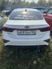 KIA K3 2020 Автомобиль марки KIA K3, белого цвета (ключ черного цвета с эмблемой KIA) с карабином серебрянного цвета, г.р.з. М 091 ЕМ 186, VIN KNAF241BEMA082255, г/в 2020. ТС имеет ограничения ФССП на регистрационные действия (ключи и документы отсутствуют, техническое состояние не проверялось…