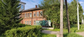 Земельный участок 395 кв.м и нежилое здание 304,4 кв.м, Архангельская область. Земельный участок площадью 395 кв.м, кадастровый номер 29:08:013101:628 (реестровый номер федерального имущества П11310007750), категория земель – земли населенных пунктов, вид разрешенного использования – общественное…