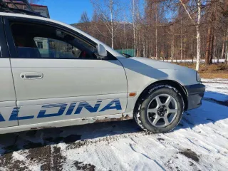 Легковой автомобиль Toyota Caldina 1998 года выпуска, государственный номер А162АМ49.
