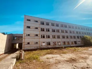Здание по адресу: Ульяновская область, г. Ульяновск, ул. Краснопролетарская, д. 6а и земельный участок по адресу: Ульяновская область, г. Ульяновск, р-н Заволжский, ул. Краснопролетарская, д. 6А. Здание назначение: нежилое, количество этажей: 2-5, в том числе подземных этажей 1, площадь: 3293,9 кв…