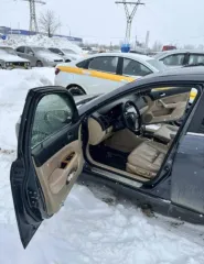 Honda Accord 2003 года, 190 лс, 249179 км, АКПП. Легковой автомобиль находится на ходу. Аккумулятор разряжен, зарядка аккумулятора не дала результатов. Колеса спущены. Автомобиль не товарного вида. Требуется текущий ремонт автомобиля: не стабильная работа двигателя внутреннего сгорания, неисправен…