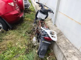 Двухколесное механическое транспортное средство с двигателем от мотоблока модели GX 170F(K) с объемом двигателя 210 куб. см., моделью двигателя W170F и номером двигателя 18120504, без государственного знака. Вид транспорта: мотоблок.