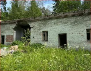 Здание 51,4 кв.м и земельный участок 241190 кв.м в Ленинградской области, Сланцевский район, город Сланцы. Земельный участок кадастровый номер 47:28:0126003:3, категория земли населенных пунктов, разрешенное использование под склад взрывчатых материалов, площадь 241190 кв.м, адрес территория Южная…