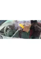 Автомобиль находится в технически неисправном состоянии, долгое время не эксплуатировался. Кузов покрыт ржавчиной. Ранее использовался в автошколе, имеет дублирующие педали газа, тормоза и сцепления на стороне пассажира. Не на ходу, требует ремонта.