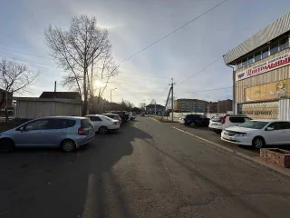 Доля 13789/298100 в праве на нежилое здание рынка площадью 3070,9 кв.м., кадастровый номер 38:35:010235:185, и доля 7085/157800 в праве на земельный участок площадью 1578 кв.м., кадастровый номер 38:35:010235:15, расположенные по адресу: РФ, Иркутская область, г. Зима, пер. Коммунистический, д. 4…