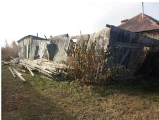1/4 доля жилого дома и 1/4 доля земельного участка, 34.7 кв.м, Алтайский край, адрес: Россия, край Алтайский, р-н Залесовский, с Залесово, ул Советская, дом 13, кадастровый (условный) номер: 22:12:100201:2299 и 1/4 доля земельного участка, площадь 1848 кв.м., назначение: Земли населенных пунктов…
