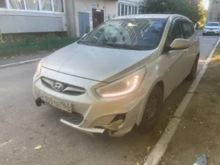 Hyundai Solaris 2013 года, VIN Z94CU51DADR073589. Автомобиль находится в залоге у ПАО «Совкомбанк».