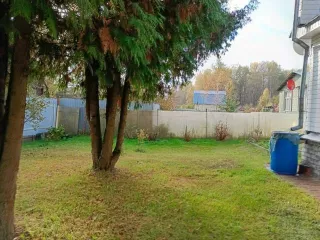 Лот №1  два смежных земельных участка и садовый дом    Земельный участок, площадь 650 кв.м., назначение: Для садоводства, адрес  местонахождение : Россия, обл Московская, р н Павлово Посадский, д. Дальняя, снт  Родничок , дом уч.110, кадастровый  условный  номер: 50:17:0010403:138 Вид права  …