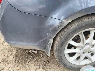 Kia Ceed, 2009 года, 122 лс, 262067 км, АКПП, vin XWEFF522390006537, СТС, ПТС и два ключа (один из них сломан), залог — нет, пробег 262к, по кузову очень много косяков, вмятин сколов и царапин, ржавое и дырявое и еще помятое левое крыло, ремонтировали левую сторону после дтп сделали плохо краска…