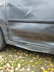 Транспортное средство – легковой автомобиль, марка/модель – Volkswagen Caddy, год выпуска – 2013, VIN – WV2ZZZ2KZEX088356. Данное транспортное средство находится в залоге у банка.
